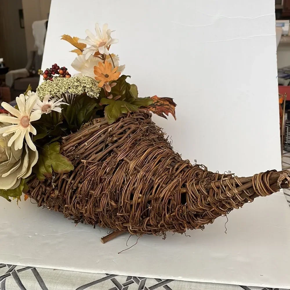 ‎CORNUCOPIA OF AUTUMN COLORS ARRANGEMENT
